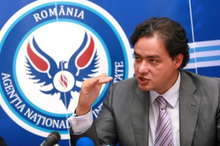 Ultimatum pentru demnitari şi funcţionari