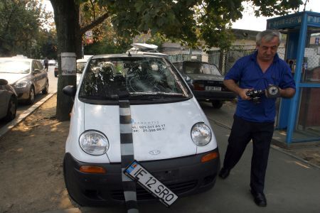 Agent de circulaţie lovit de un Matiz