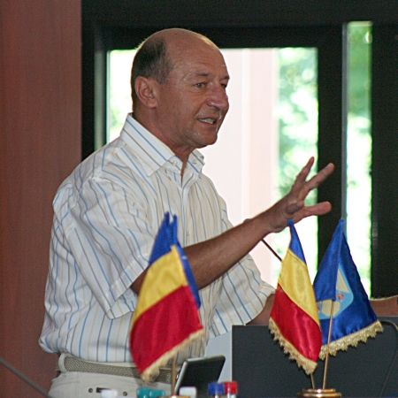 Băsescu vrea reînfiinţarea Ministerului Sportului