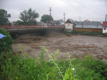 Case distruse de inundaţii, reconstruite în acelaşi loc