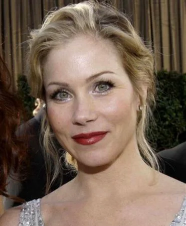 Christina Applegate a învins cancerul