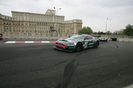 Cursa de Formula 3 îi ţine pe şoferi pe margine