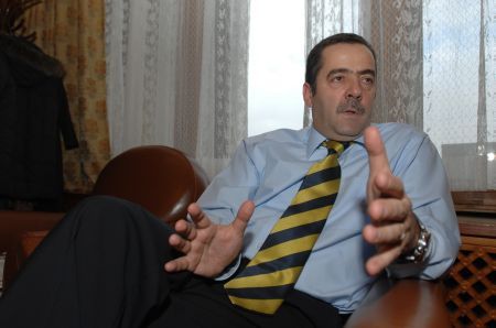 Liderii PDL şi PNL îşi fac curte de la distanţă