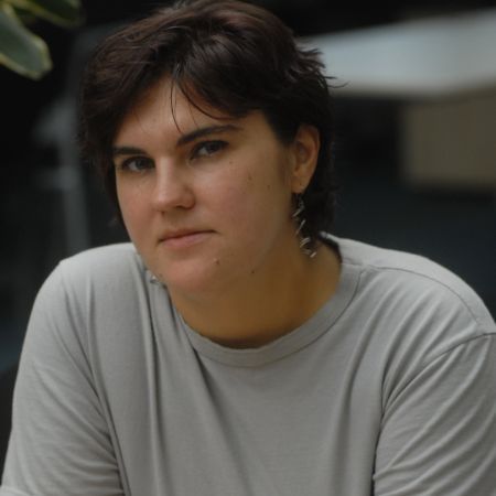 MARIE-LOUISE PAULESCU: Scandalul nu e în ponei roz cu zvastică, ci în noi