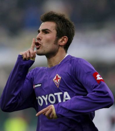 Mutu şi-a prelugit contractul cu Fiorentina