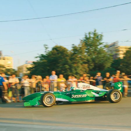 Ocolul Parlamentului cu 7 km pe oră