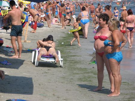 Plaja, oglinda unei Românii obeze
