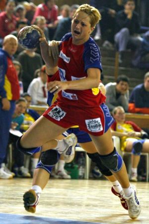 România, pe şapte la handbal