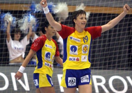 România, victorie la handbal