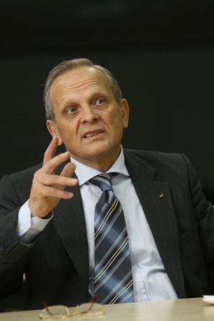 Theodor Stolojan nu vrea să candideze la parlament