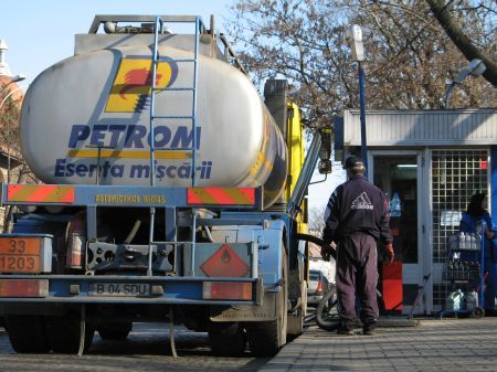 Asociaţia Salariaţilor ţine cu dinţii de 8% din Petrom