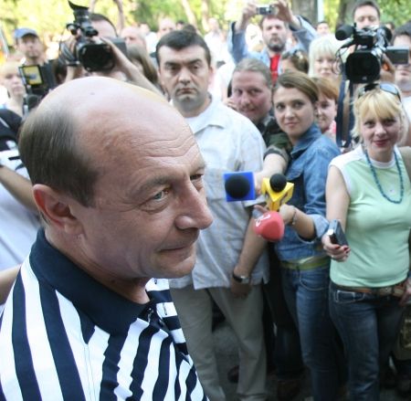 Băsescu, "din marinar pensionar ditamai şef al statului"