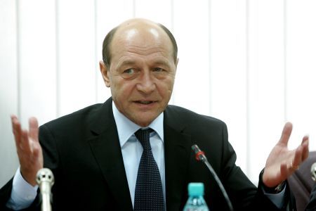 Băsescu şi-a pregătit criticile pentru parlament