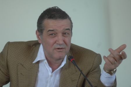 Becali candidează în sectorul lui Vanghelie