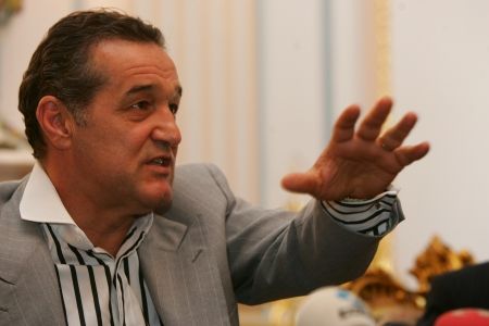 Becali, suspendat cinci luni