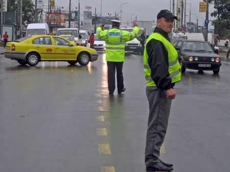 Cascheta şi fluierul au salvat traficul