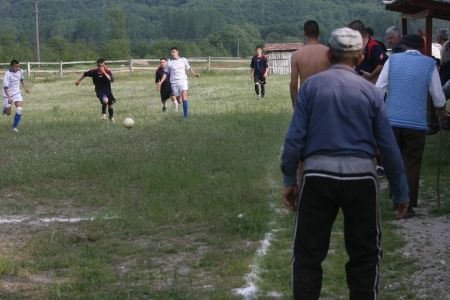 Fotbalul mic din Germania, prea mare pentru România