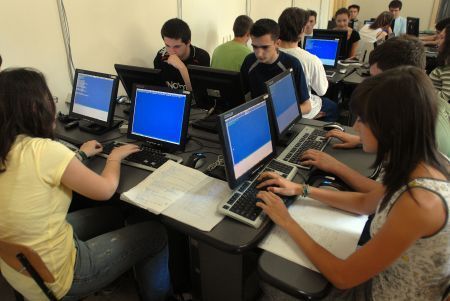 Urcăm în topul competitivităţii informatice