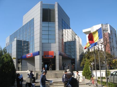 20% în plus la rată "din cauza crizei financiare externe"