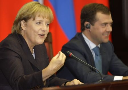 Angela Merkel ţine Georgia la uşa NATO