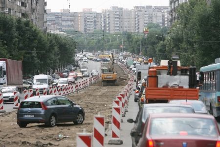 Bilanţul lui Oprescu după 100 de zile: plimbări şi promisiuni