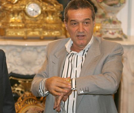 Bogatul Becali are candidaţi subţiri la conturi