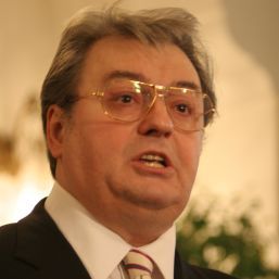 Corneliu Vadim Tudor, "fanfaronul politicii româneşti"