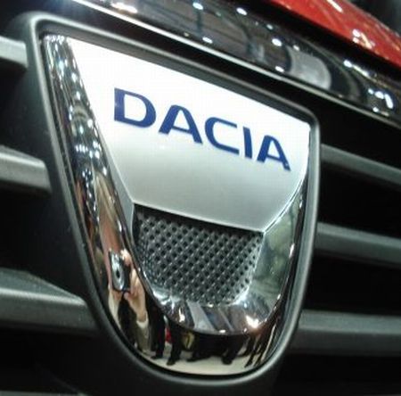 Dacia a tras pe dreapta