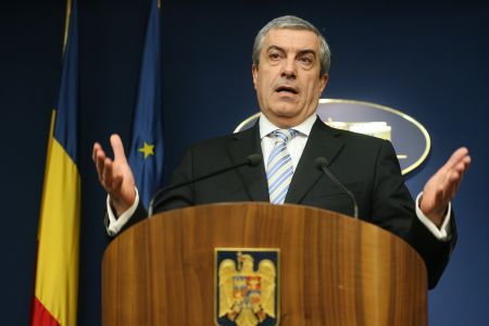 Guvernul a redus la jumătate salariile şefilor de agenţii