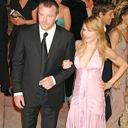 Madonna şi Guy Ritchie divorţează