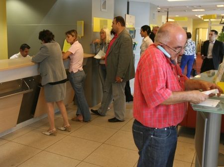 Peste 90% dintre salariaţii români au credite la bănci