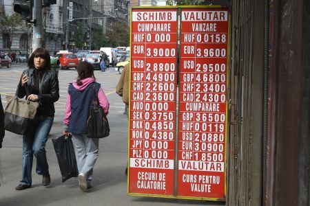 Ţepele valutiştilor, dezgropate de criză