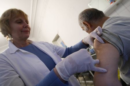 Trei milioane de români vaccinaţi gratuit contra gripei