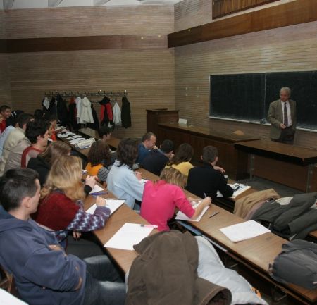 Universităţile private cer ajutorul statului