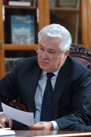 Vladimir Voronin îşi antrenează un succesor