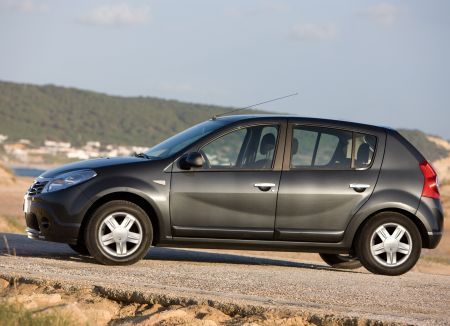 Dacia Sandero - "Maşina Anului 2009" în viziunea UZEAR