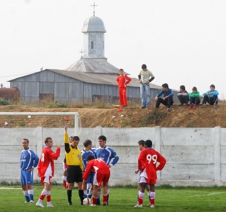 Ilfov: terenurile şi fotbalul, mână-n mână