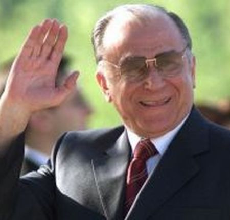 Iliescu: "Băsescu cu demagogia lui ordinară"