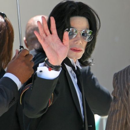 Michael Jackson şi-a schimbat religia şi numele