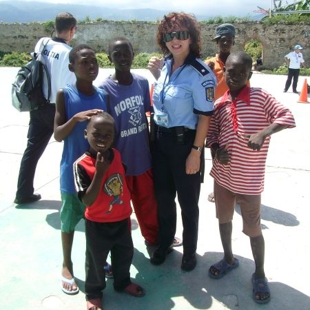 Poliţist român în ghetourile din Haiti