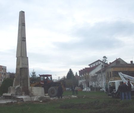 Solomon mută statuile Craiovei