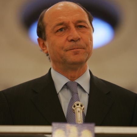 Traian Băsescu a plâns din nou în direct
