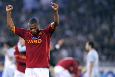 Victorie cu emoţii pentru AS Roma în derby-ul cu Lazio