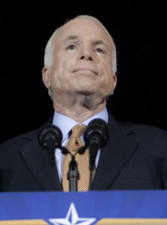 Viitor politic incert pentru învinsul John McCain