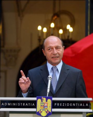"Băsescu, un comunist ca toţi ceilalţi"