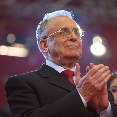 Iliescu: Băsescu nu trebuie să fie un factor perturbator