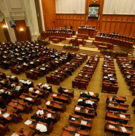 Începe împărţirea funcţiilor în parlament