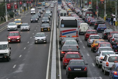 Proteste în toată ţara faţă de triplarea taxei auto