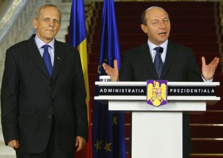 Răsplata lui Băsescu: "dragă Stolo" - premier