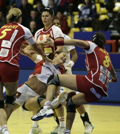 România a primit o lecţie de handbal de la Spania